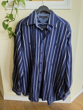 Tommy Hilfiger Men’s Navy Blue Striped Button-Down Shirt M